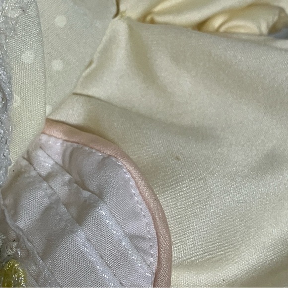 Fisher Price Vintage 80s Puffalump Nylon Baby Bear Yellow Outfit Rattle Plush - Picture 13 of 14